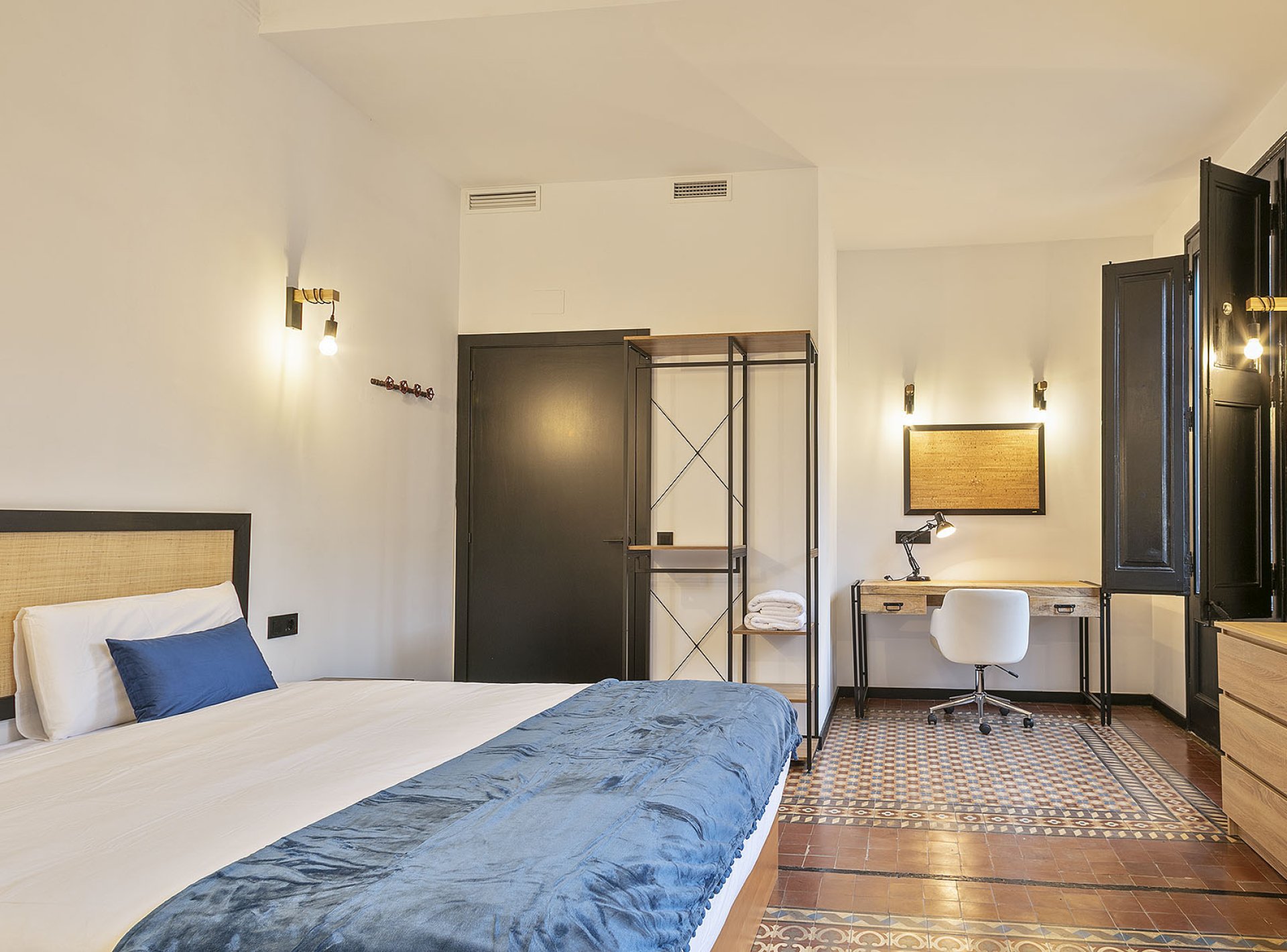 barcelona-amplia_habitación_en_coliving_6C02EC26-4EAB-7787-DC86-595CA1F08FE1-5