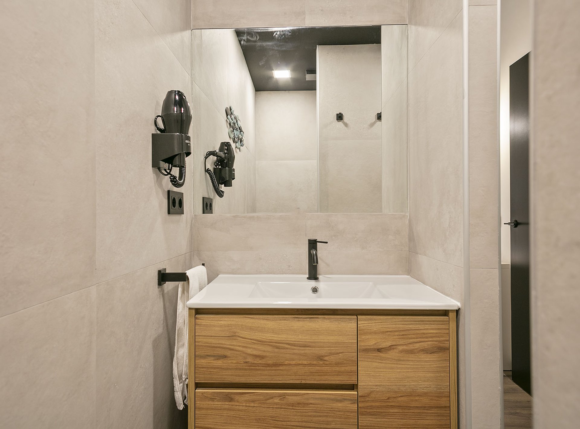 barcelona-coliving_6_0C3846C9-F440-5F39-C25C-99C9EA23F917-4